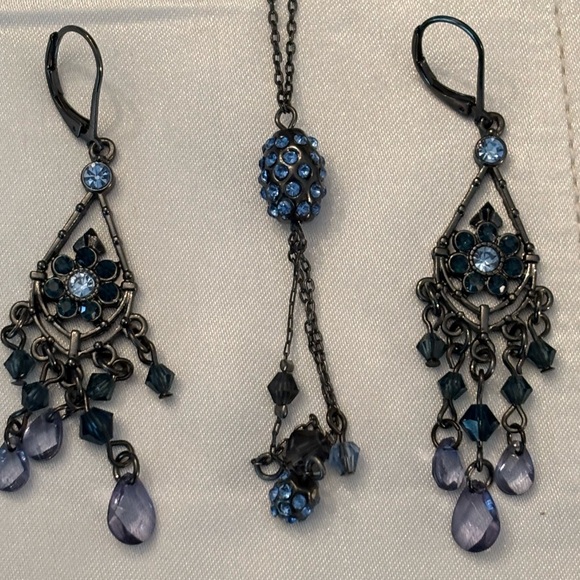 Elegant Blue Beaded Necklace and matching earrings set - Picture 1 of 8